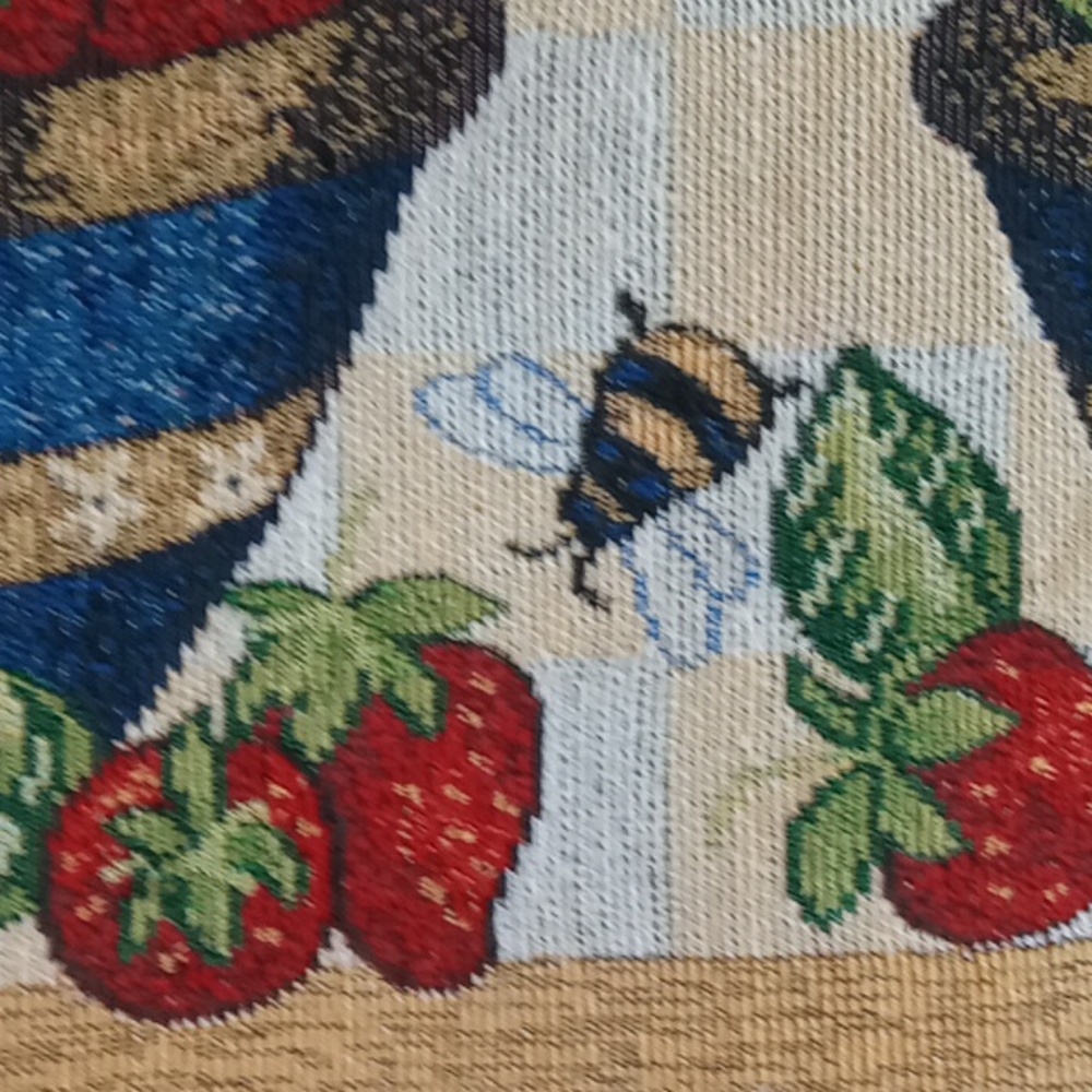 Vintage Summer Strawberry Table Runner - Picture 14 of 16